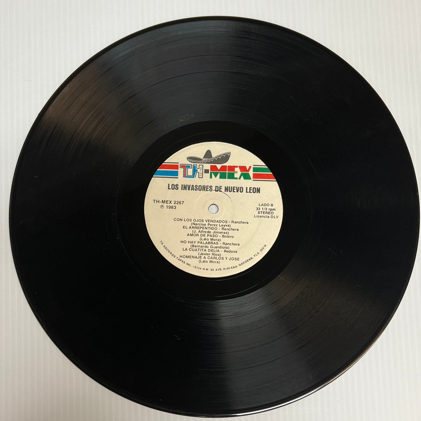 Los Invasores De Nuevo Leon - 13 Exitos (Vinyl)