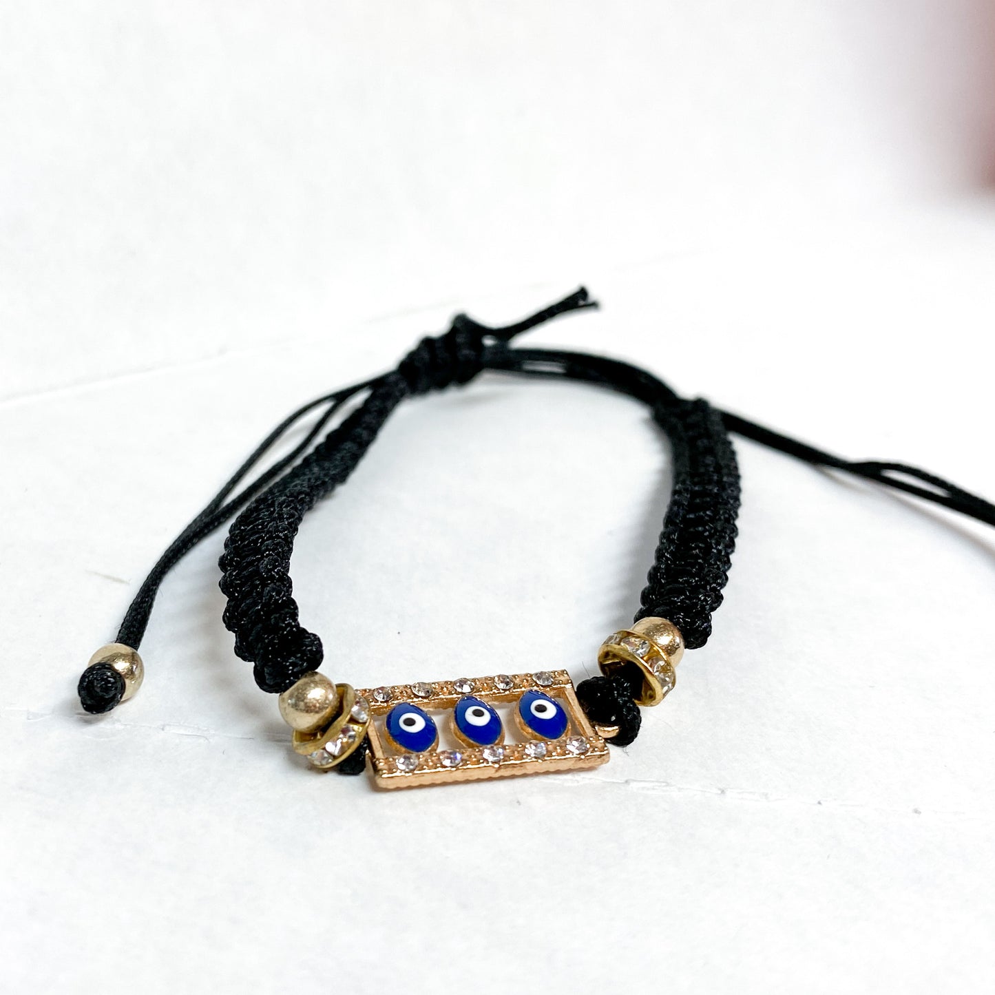 ブラックイーブルアイ編みブレスレット