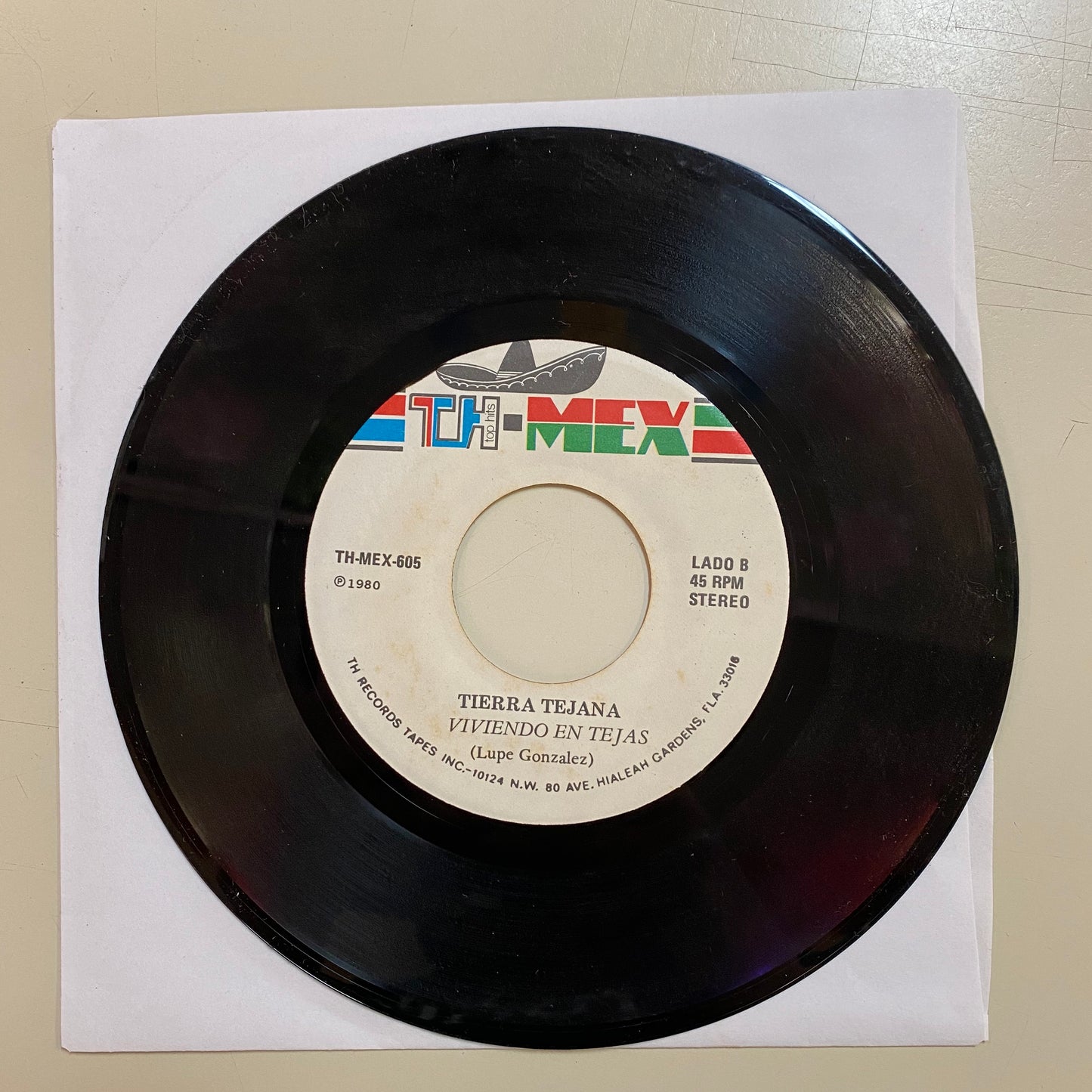 Tierra Tejana - “Viviendo En Tejas” / “Nos Corrieron Por Borrachos” (45 Rpm)