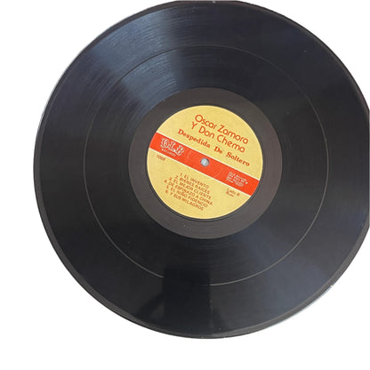 Oscar Zamora y don Chem en Despedida De Soltero (Open Vinyl) *1980