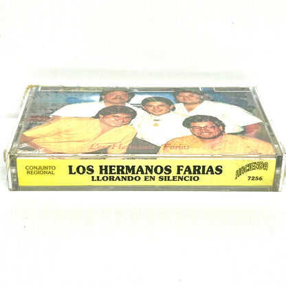 Los Hermanos Farias - Llorando En Silencio (Cassette)