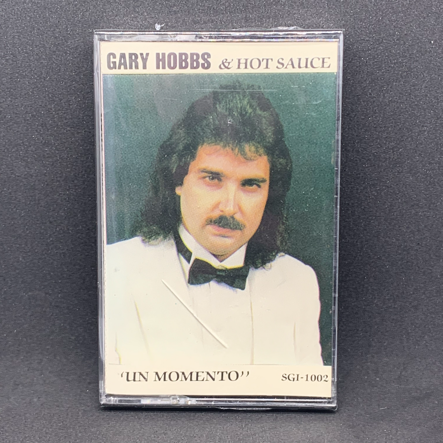 Gary Hobbs & Hot Sauce - Un Momento (Cassette)