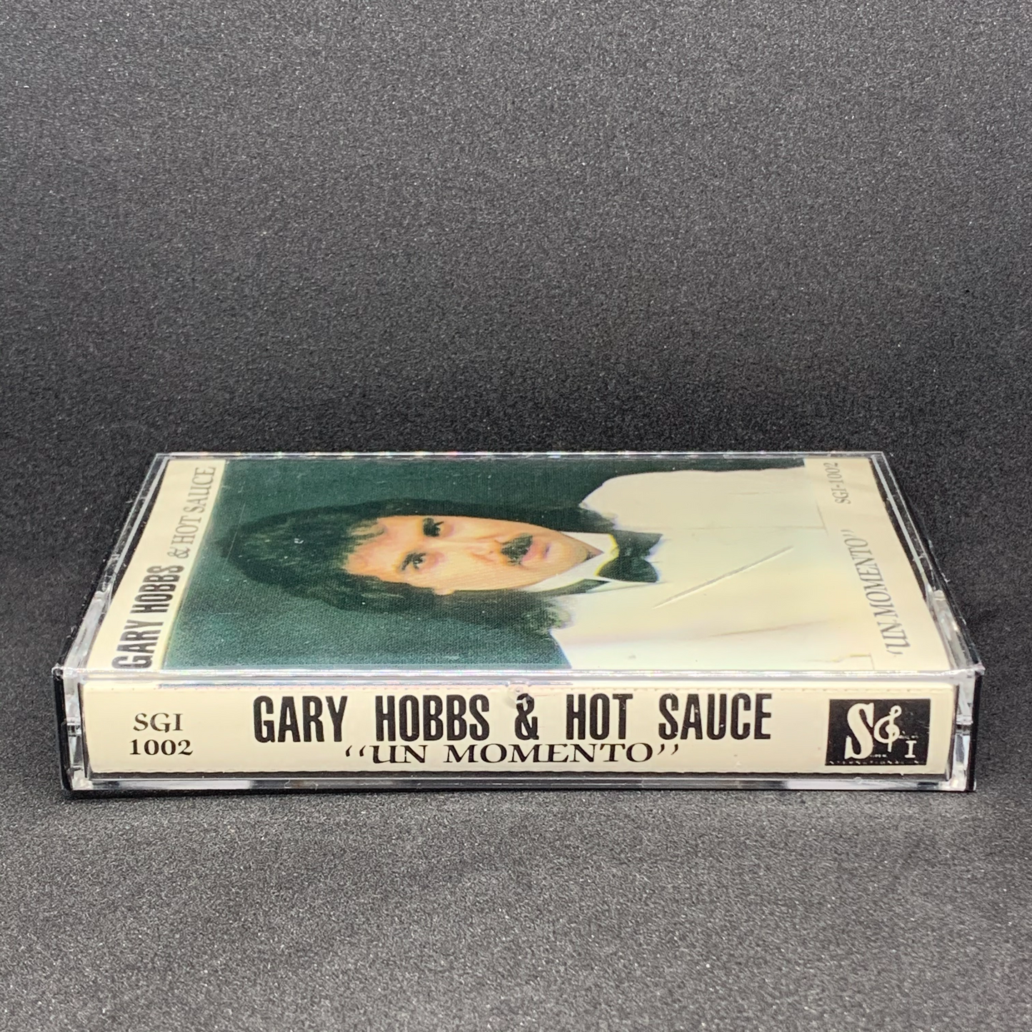 Gary Hobbs & Hot Sauce - Un Momento (Cassette)