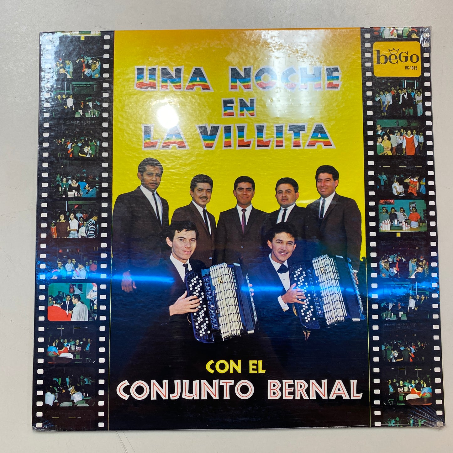 Una Noche En  La Villita - Con El Conjunto Bernal (Vinyl)